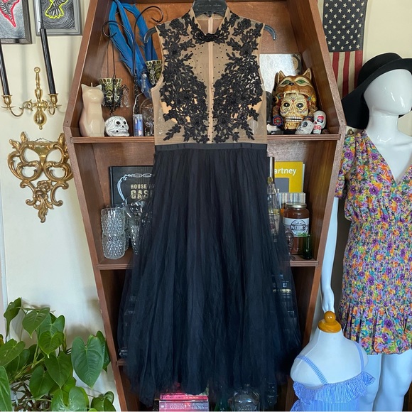 Forever Unique high neck midi tulle dress with appliqué detail in black - Picture 5 of 7